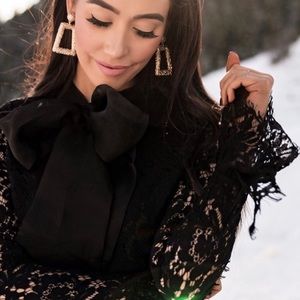 Rachel Parcell black blouse with bow